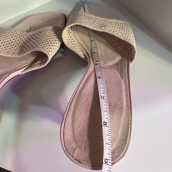 Stuart Weitzman Kitten Heel - Picture 5 of 8